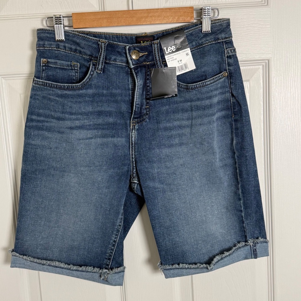 Lee Women Mid Rise Denim Shorts Blue Size 8 NWT 8.5 Inseam Summer Casual Comfort